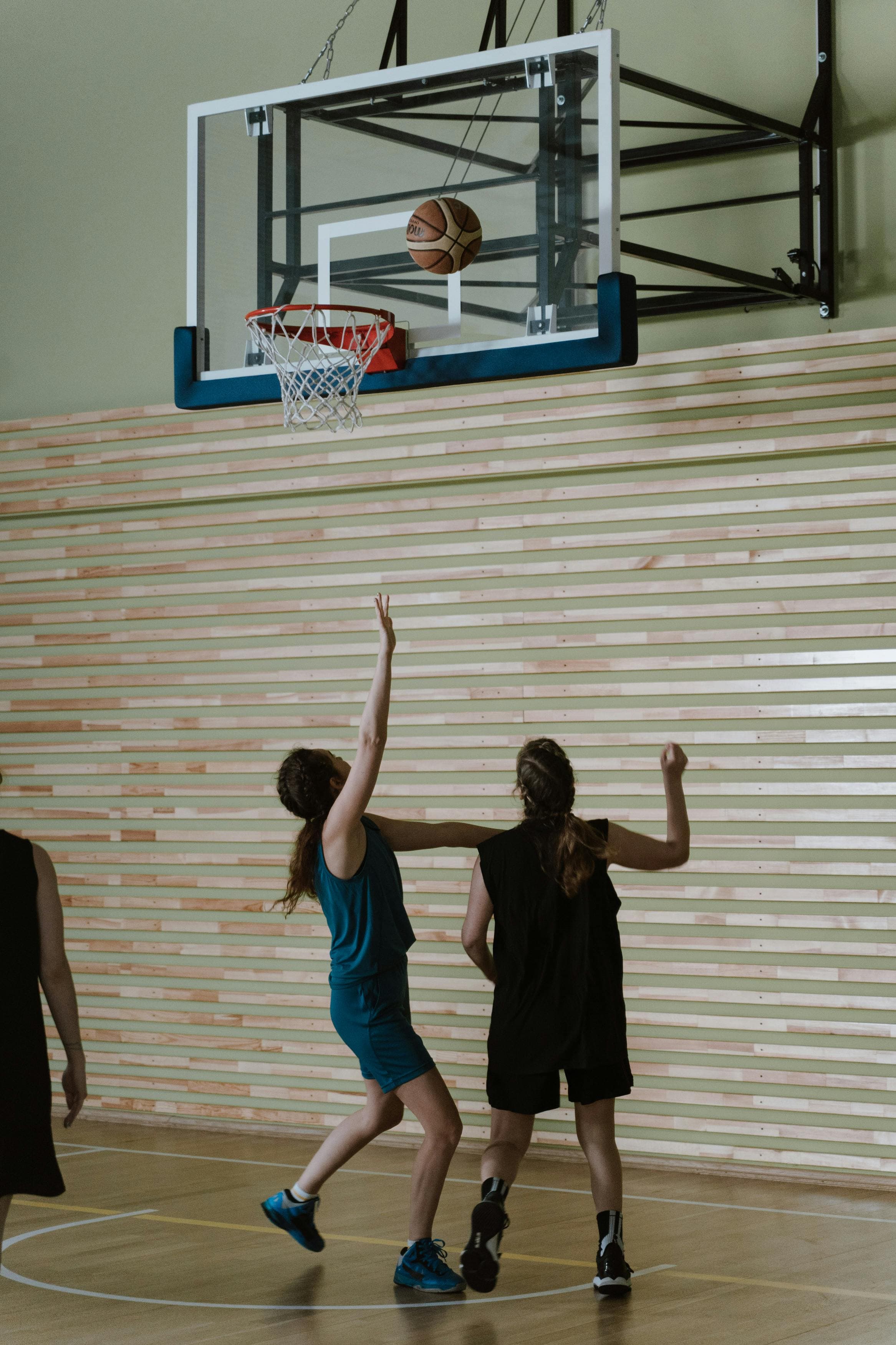 High-performance basketball training for teens in Winnipeg